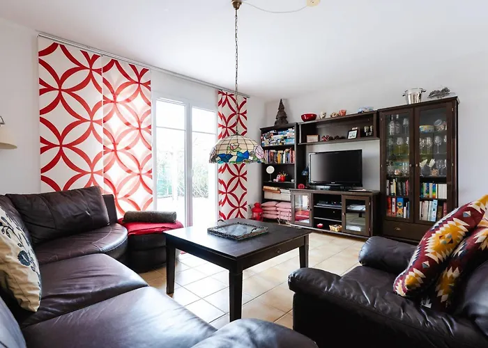 Spacieuse Avec Parking, Jardin, Animaux Admis - Fr-1-409-289 Villa